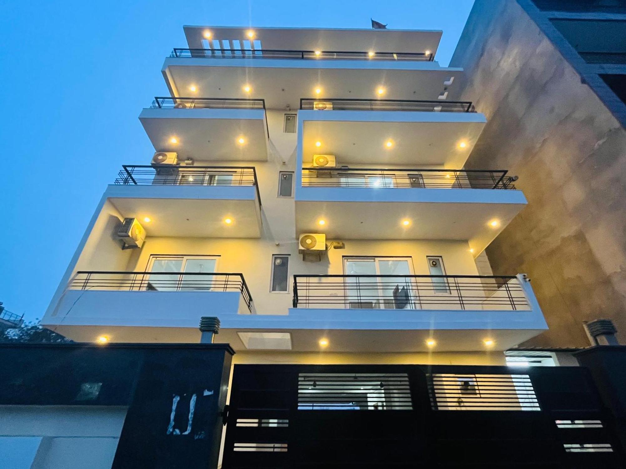 The Lodgers Studio Apartment Infront Of Artemis Hospital Gurugram Gurgaon Exterior foto