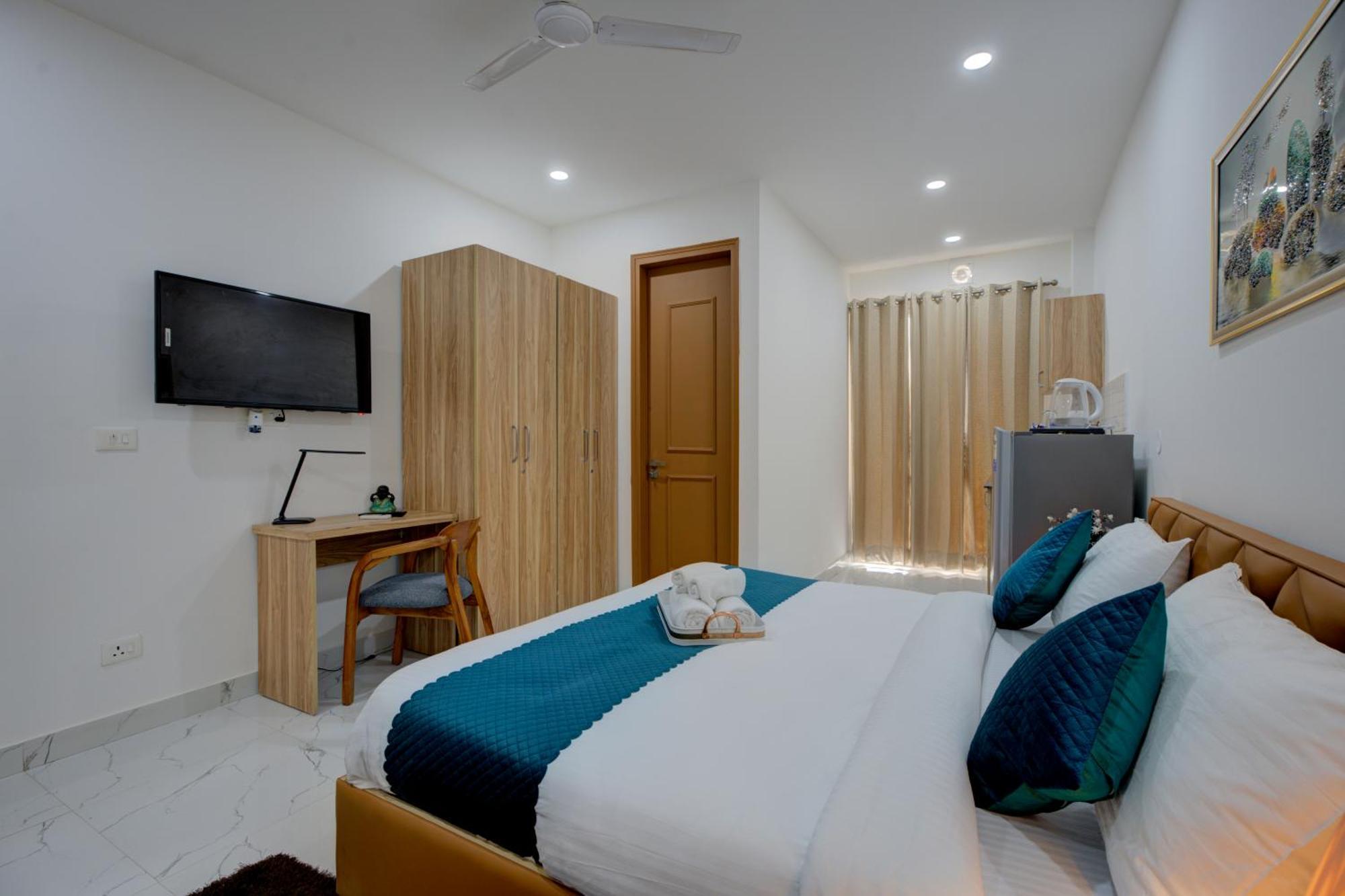 The Lodgers Studio Apartment Infront Of Artemis Hospital Gurugram Gurgaon Exterior foto